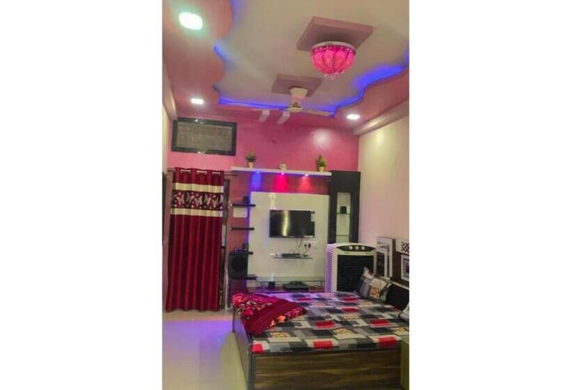 غرفة ديلوكس, Guru Kripa, Ujjain