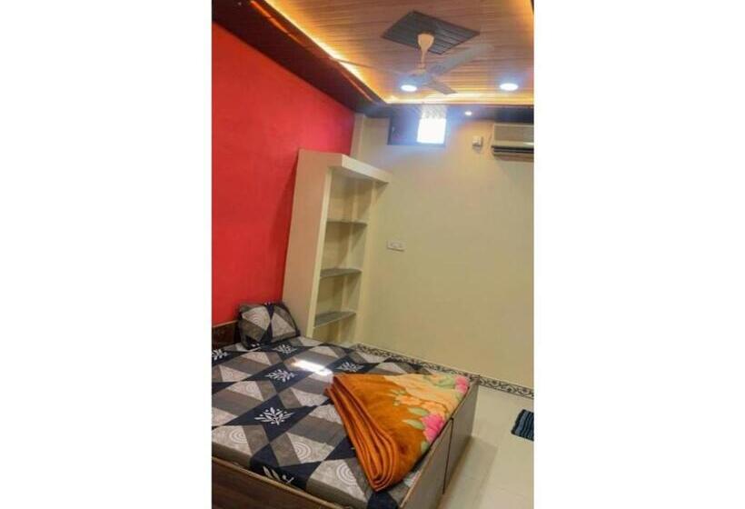 غرفة ديلوكس, Guru Kripa, Ujjain