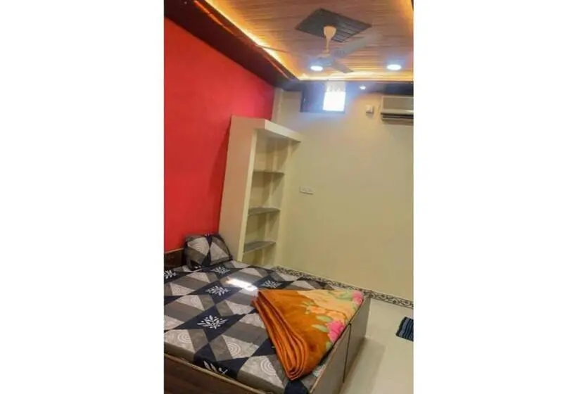 Deluxe-huone, Guru Kripa, Ujjain