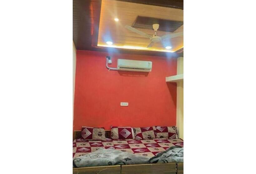 غرفة عائلية, Guru Kripa, Ujjain