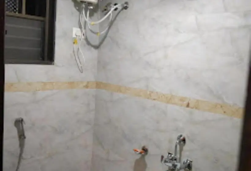 デラックストリプルルーム, New Delhi Jalgaon