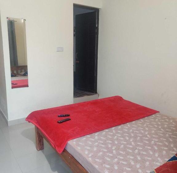 Трехместный Номер Классика, Oyo Navarang Boarding And Lodging