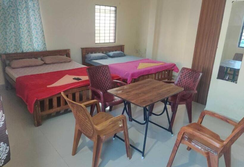 Трехместный Номер Классика, Oyo Navarang Boarding And Lodging