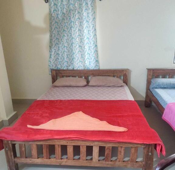 Трехместный Номер Классика, Oyo Navarang Boarding And Lodging