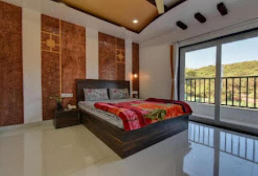 חדר דלוקס עם מרפסת, Prashant Cottages Mahabaleshwar