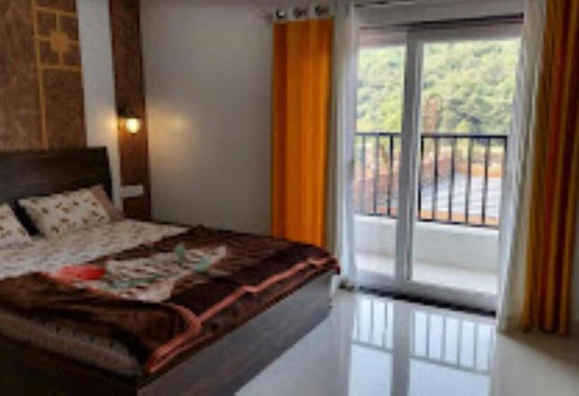 Номер Deluxe с Балконом, Prashant Cottages Mahabaleshwar