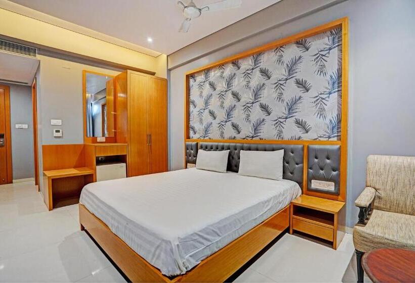 트리플 클래식 룸, Oyo Hotel Shiv Plaza