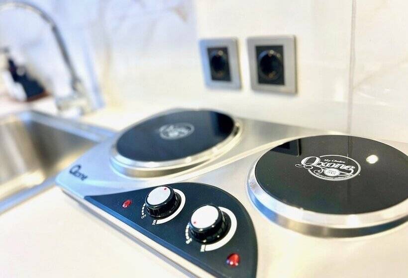 Номер Deluxe, Charlie Guest House
