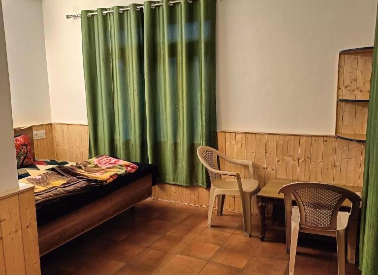 スタンダード4人部屋, The Golden Ray S Kasol