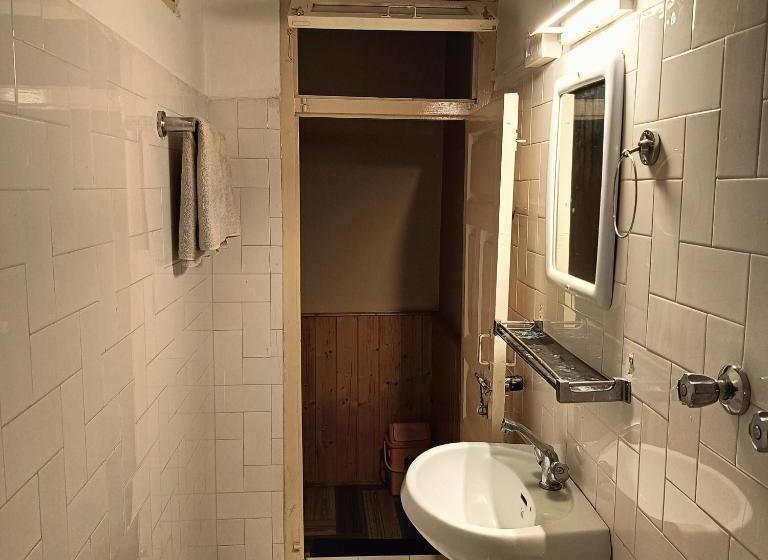 スタンダード4人部屋, The Golden Ray S Kasol