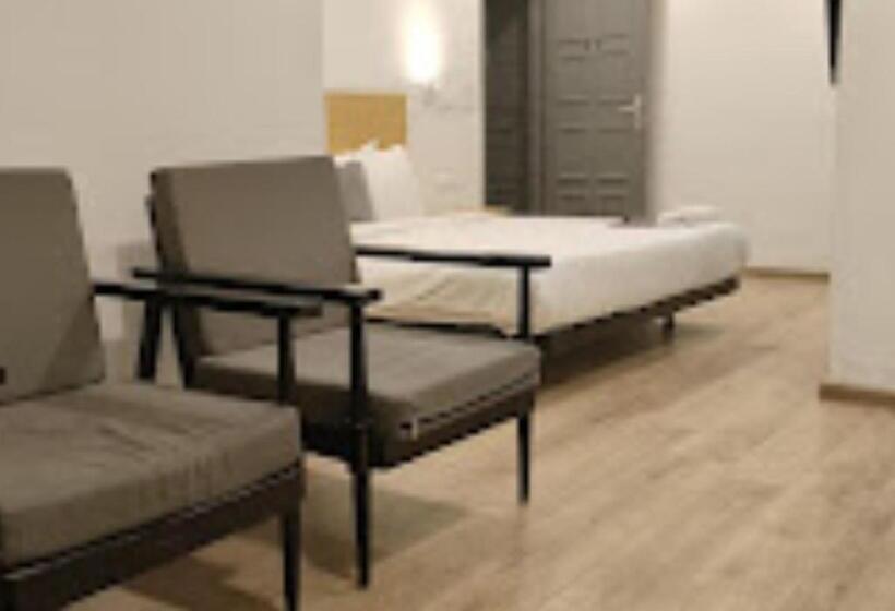 غرفة قياسية ثلاثية, Swagstay Hotel Woodlands Nagpur