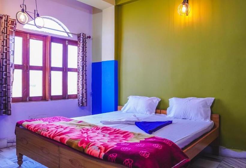 디럭스 룸, 12 Monks Hostel Pushkar