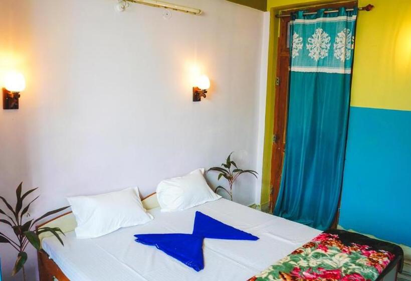 디럭스 룸, 12 Monks Hostel Pushkar