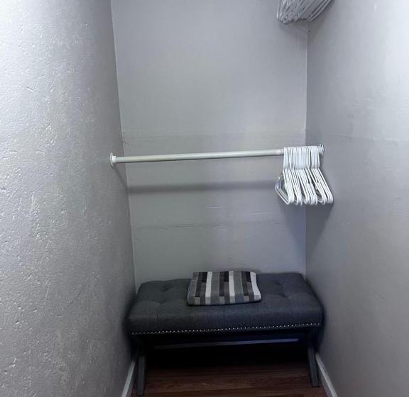 ルームシェアのワンベッド, Cozy And Comfortable