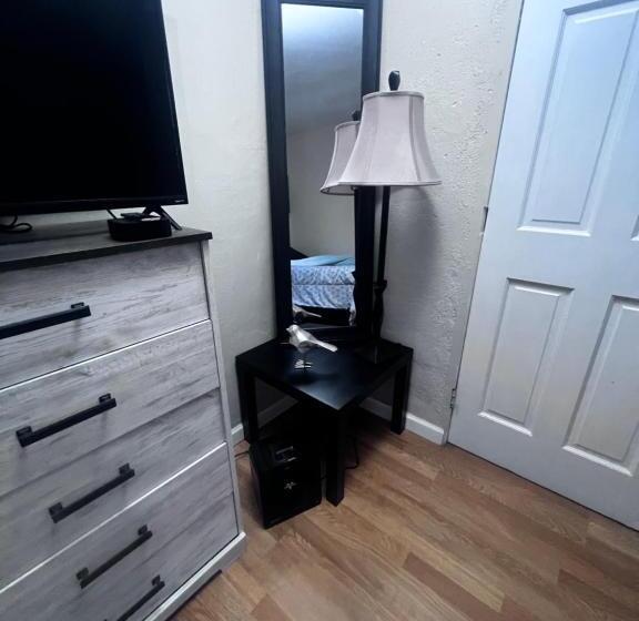 ルームシェアのワンベッド, Cozy And Comfortable