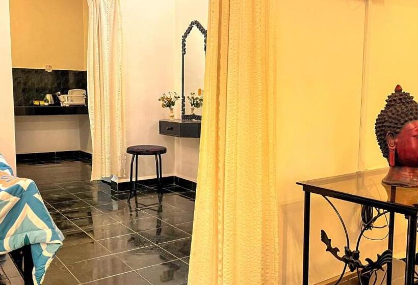 디럭스 스위트 킹 침대, Honeydew Suites By Goaround Homes