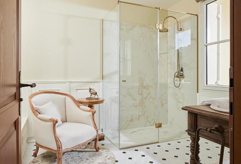 带大床的标准间, Château Et Relais De Clotte