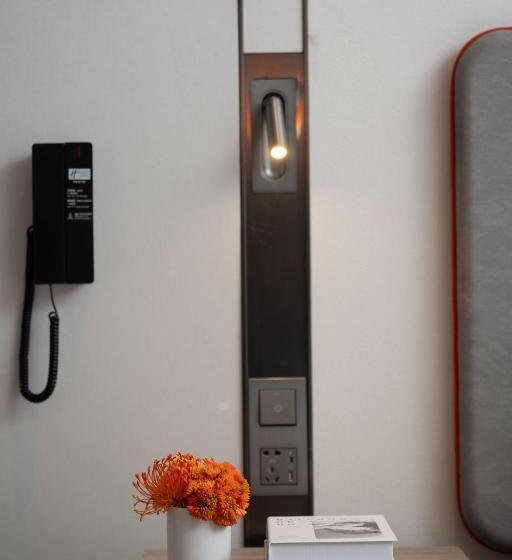 스탠다드 룸 킹사이즈 침대, Holiday Inn Express Shanghai Hongqiao Necc, An Ihg