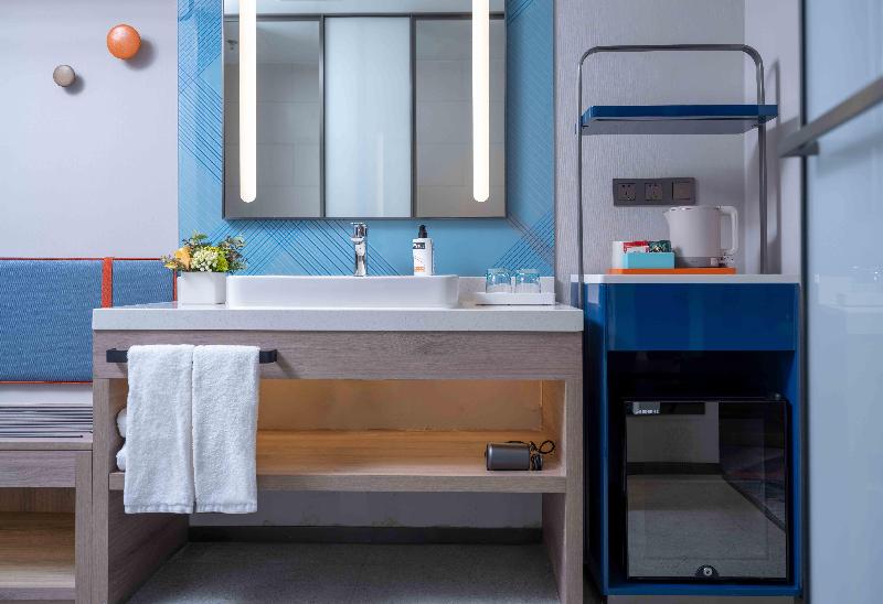 스탠다드 룸 킹사이즈 침대, Holiday Inn Express Shanghai Hongqiao Necc, An Ihg