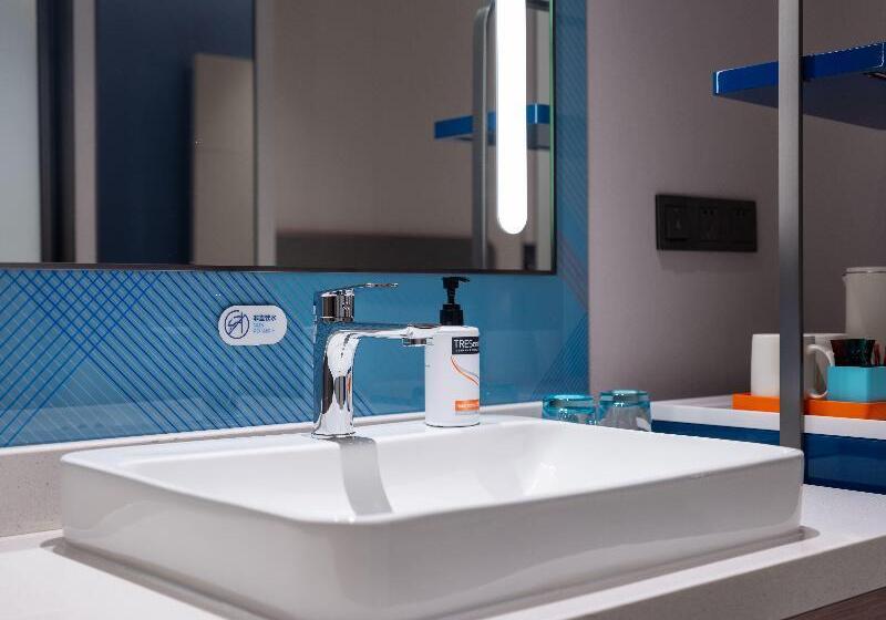 스탠다드 룸 킹사이즈 침대, Holiday Inn Express Shanghai Hongqiao Necc, An Ihg