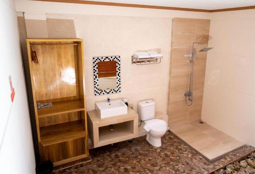 غرفة قياسية مطلّة علي حمام السباحة, Shava Beach Resort