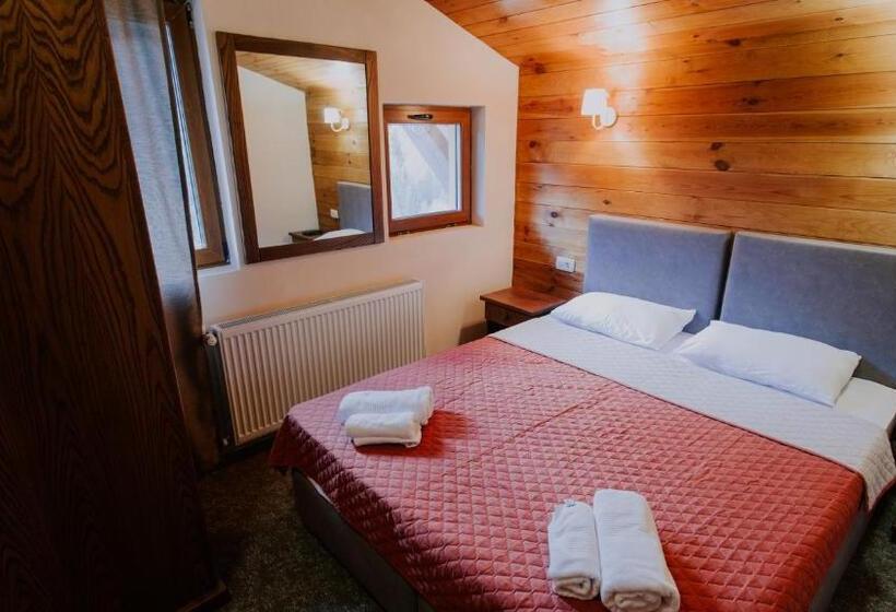 اتاق خانوادگی با چشمانداز کوه, Keystone Residences