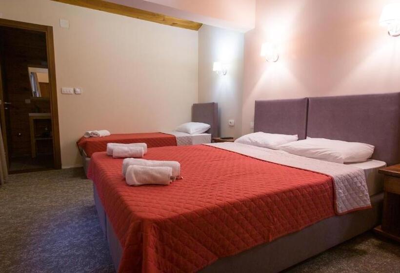 اتاق استاندارد سه تخته با بالکن, Keystone Residences