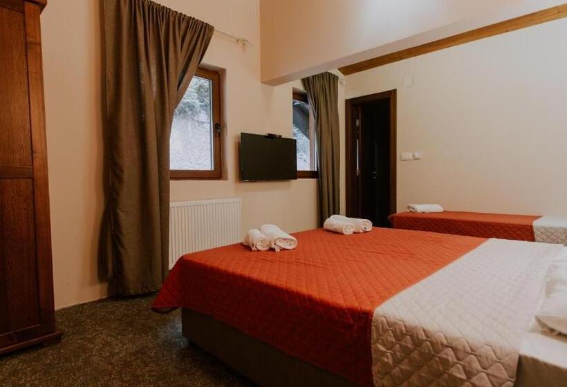 اتاق استاندارد سه تخته با بالکن, Keystone Residences