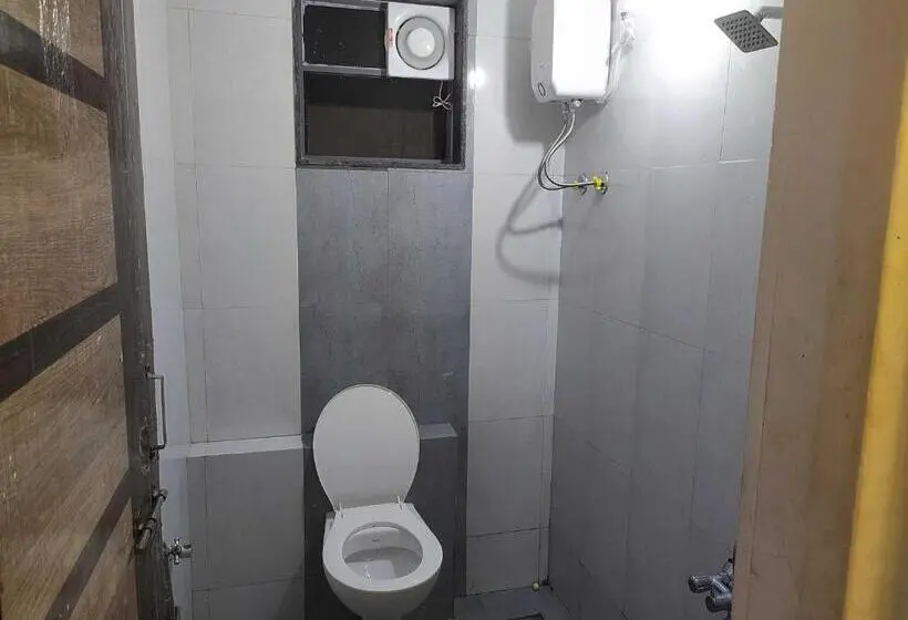 Classic Kolmen Hengen Huone, Oyo Hotel Md Grand Ac Rooms