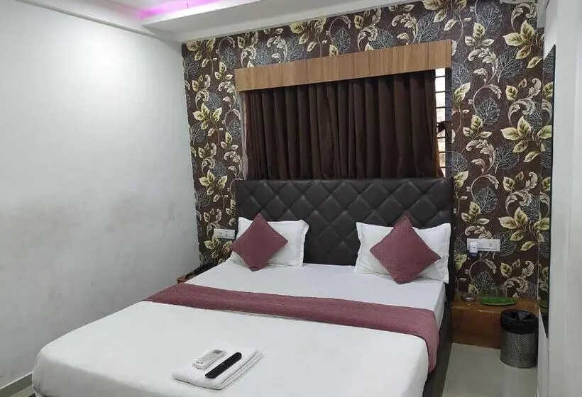 Classic Kolmen Hengen Huone, Oyo Hotel Md Grand Ac Rooms