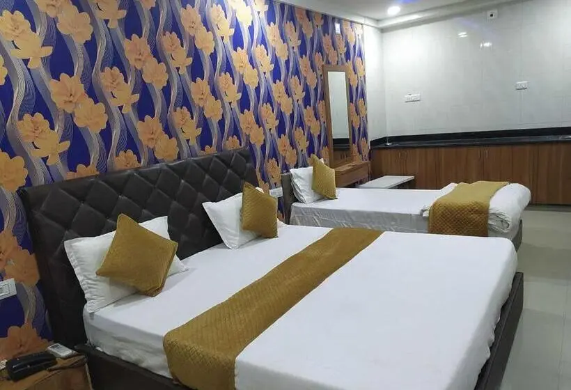 Classic Kolmen Hengen Huone, Oyo Hotel Md Grand Ac Rooms