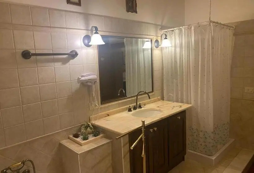 اتاق استاندارد با سرویس بهداشتی مشترک, Chiarelli House