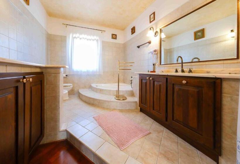 اتاق استاندارد با سرویس بهداشتی مشترک, Chiarelli House