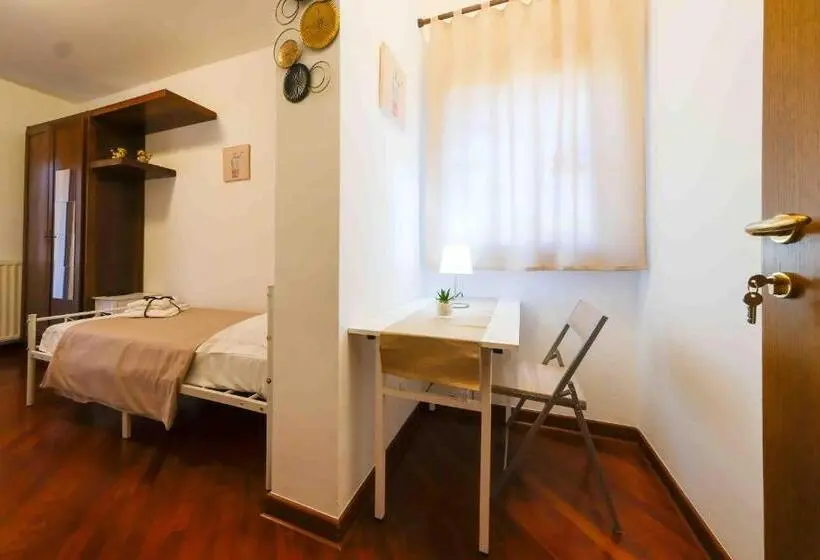 اتاق استاندارد با سرویس بهداشتی مشترک, Chiarelli House