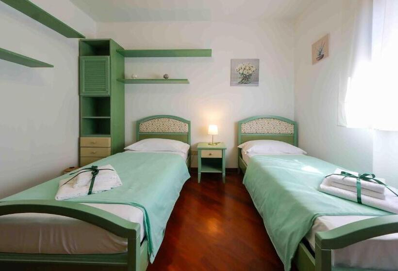 اتاق استاندارد با سرویس بهداشتی مشترک, Chiarelli House