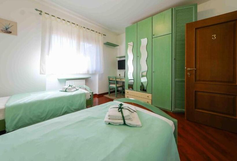 اتاق استاندارد با سرویس بهداشتی مشترک, Chiarelli House