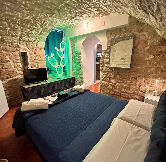 标准间, Geometric Blue