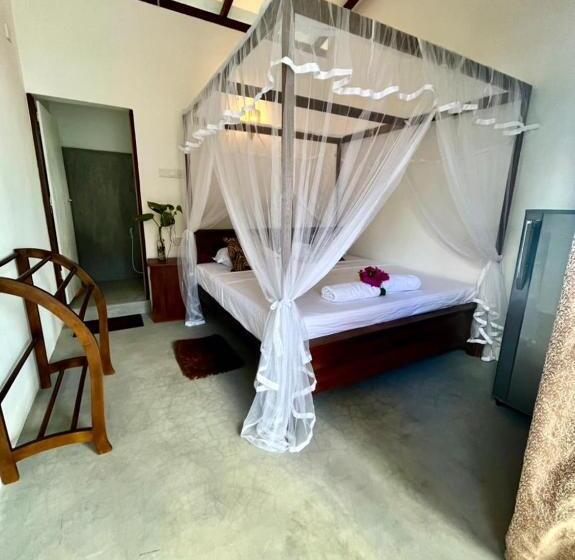 Standard Room, Sham Surf House  Madiha