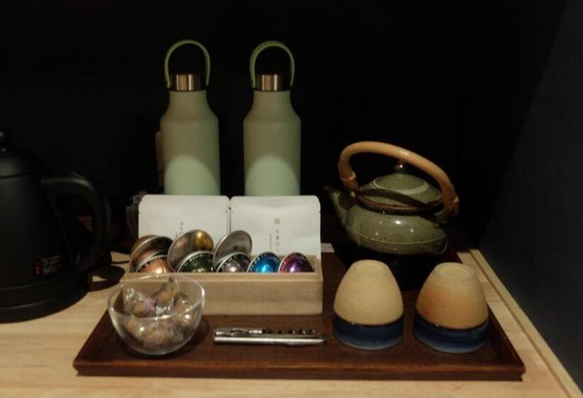 패밀리 룸, Wine& Stay Shinyashiki