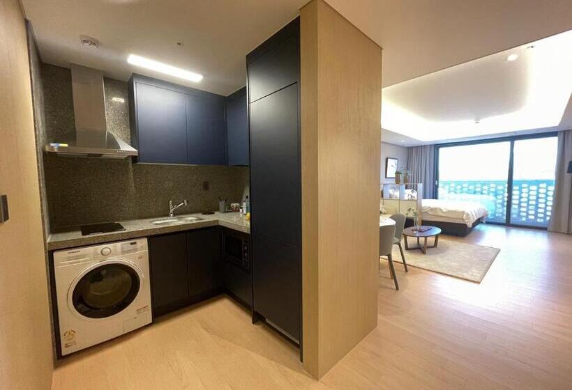 اتاق استاندارد, The Community A By City College