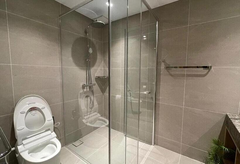 اتاق استاندارد, The Community A By City College