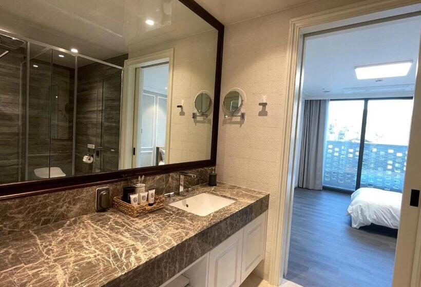 سوییت, The Community A By City College