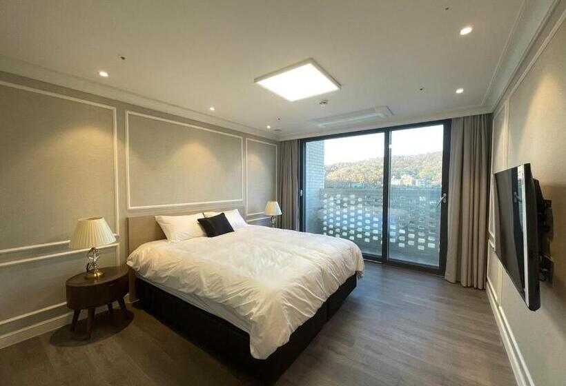 سوییت, The Community A By City College