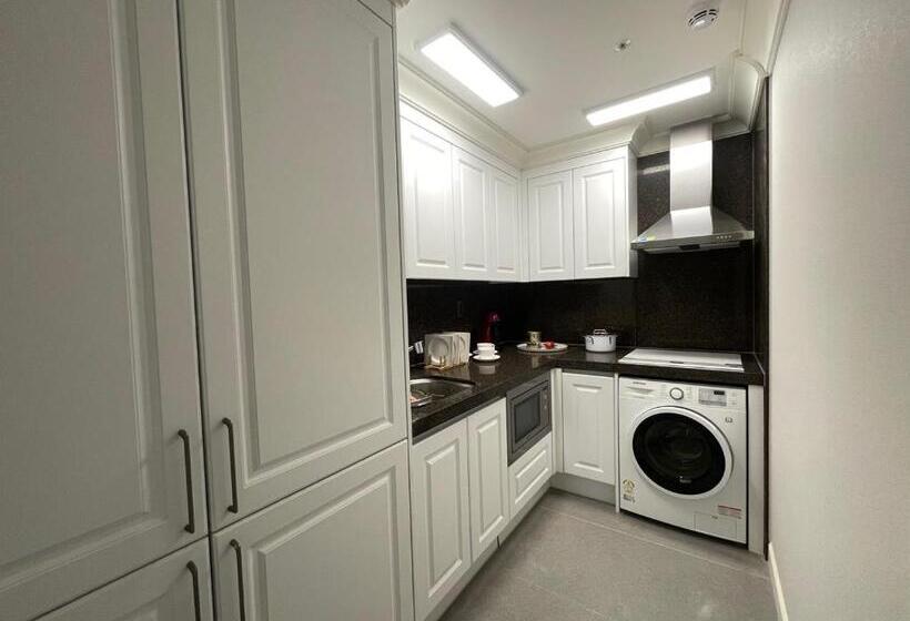 سوییت, The Community A By City College