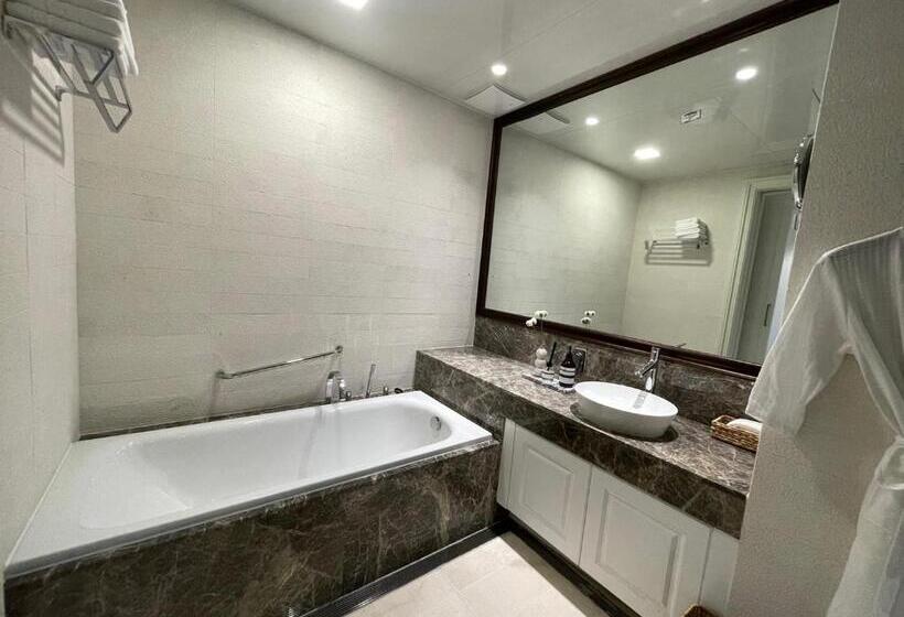 سوییت, The Community A By City College