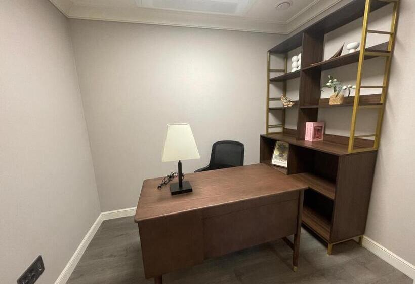 سوییت, The Community A By City College