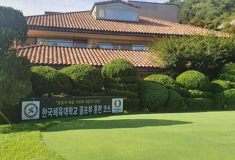 اتاق سوپریور, The Community A By City College