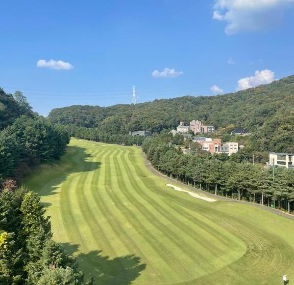 اتاق سوپریور, The Community A By City College