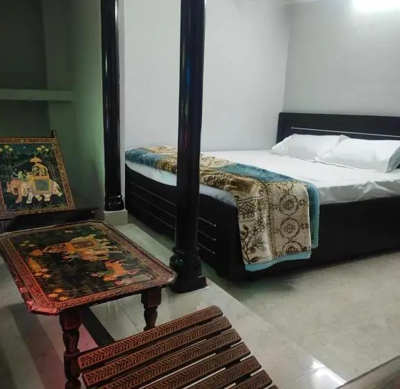 Camera Deluxe, Jaipur Backpackers