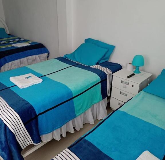 חדר בסיסי לשלושה, El Candelabro De Paracas